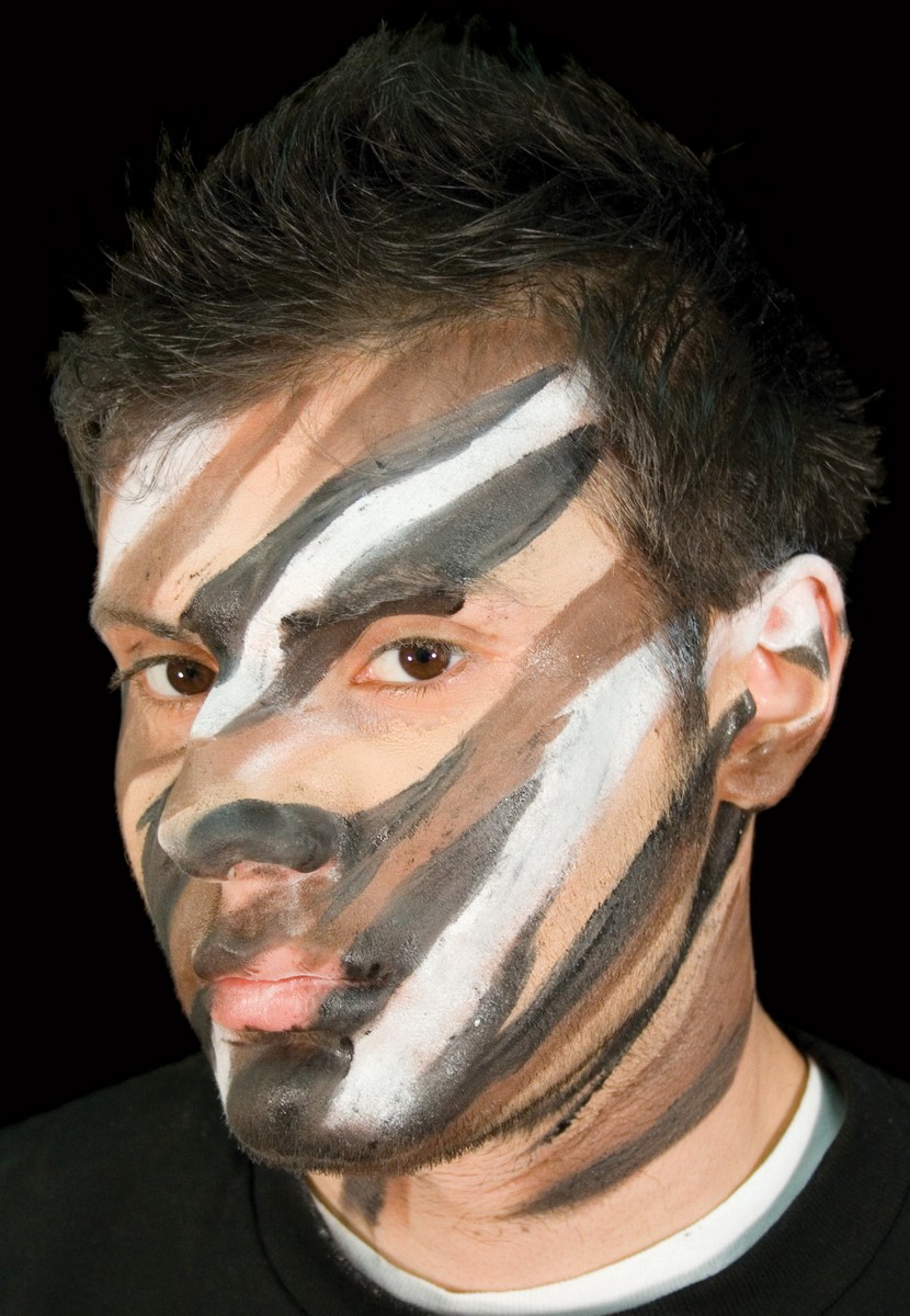 Боевой раскрас. Маскировочный макияж. Военный макияж. Макияж камуфляж. Камуфлированный макияж.